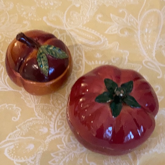 Majolica Italian porcelain peach and tomato dishes vintage
